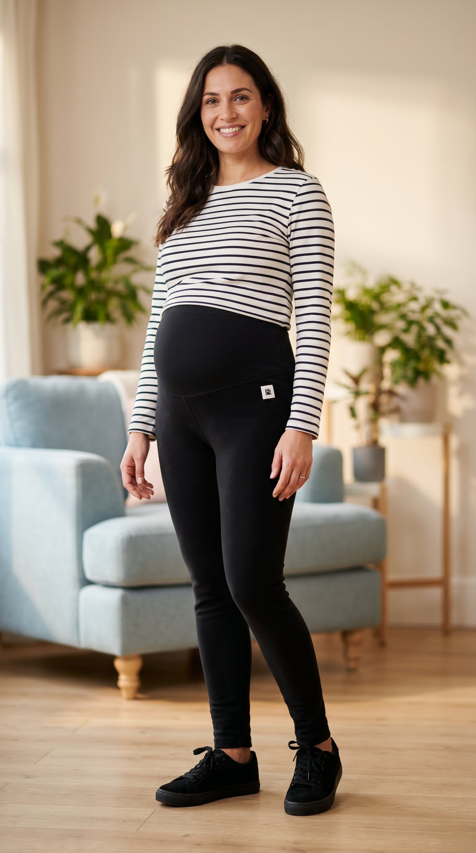 Mum-to-be wearing ChicFleece™ warm fleece leggings, cosy fit